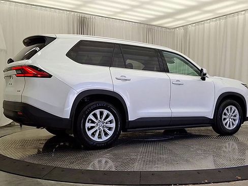 Certified 2024 Toyota Grand Highlander XLE image 7