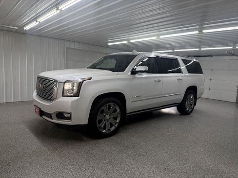 Used 2016 GMC Yukon XL Denali AWD/4WD image 4