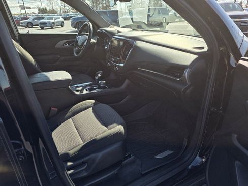 Used 2023 Chevrolet Traverse LT image 9