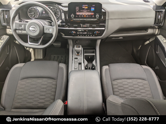Used 2025 Nissan Pathfinder SV w/ SV Premium Package FWD image 26