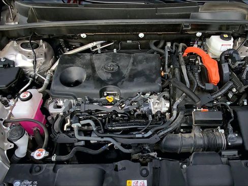 Used 2023 Toyota Venza XLE image 31