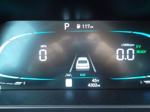 Used 2025 Hyundai Elantra Blue image 7