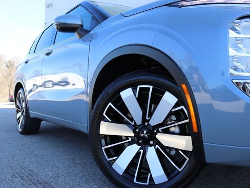 Used 2025 Mitsubishi Outlander SEL image 8