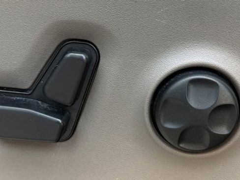 Used 2020 Chrysler Voyager Lxi image 22