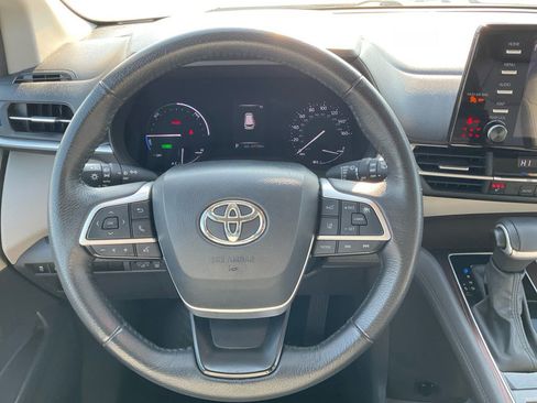 Used 2024 Toyota Sienna XLE image 15