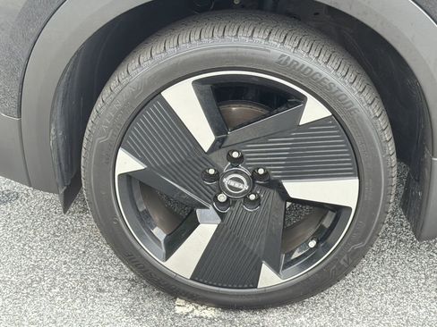 Certified 2025 Nissan Kicks SR w/ SR Premium Package FWD image 32