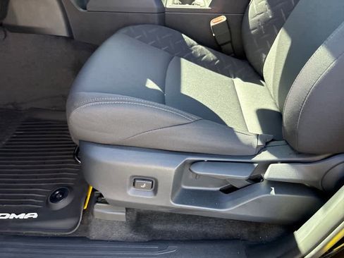 Used 2025 Toyota Tacoma SR5 w/ SR5 Upgrade Package image 21