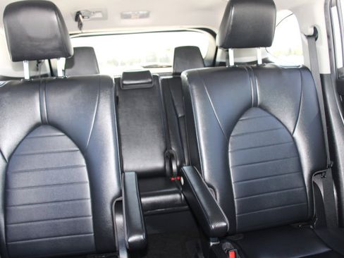 Used 2023 Toyota Highlander XLE FWD image 24