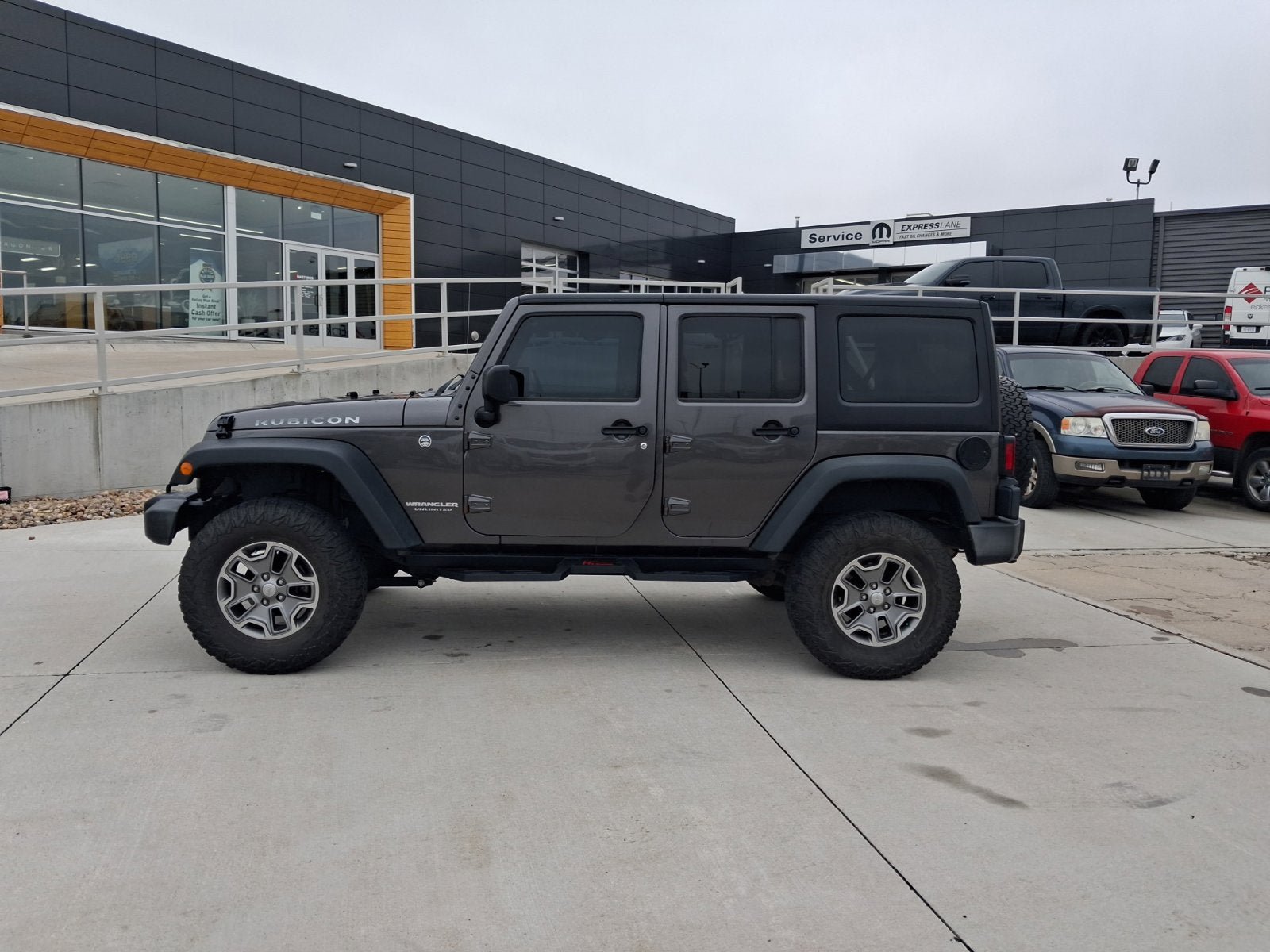 Used 2016 Jeep Wrangler Unlimited Rubicon AWD/4WD image 2