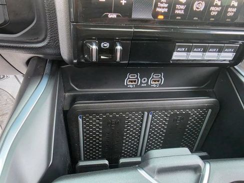 Used 2025 RAM 2500 Laramie AWD/4WD image 21