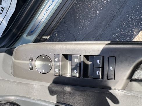 Used 2025 Hyundai Kona SE image 16