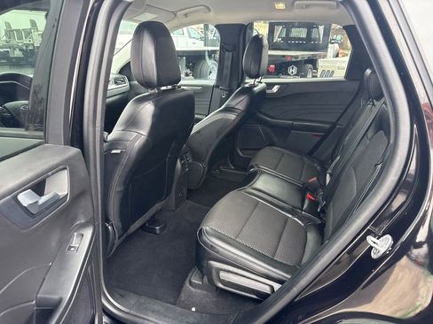 Used 2023 Ford Escape SE FWD image 12