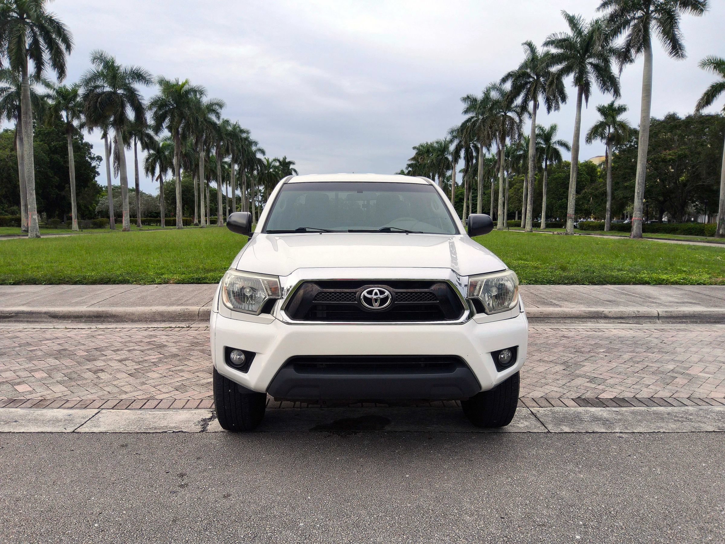 Used 2014 Toyota Tacoma PreRunner w/ SR5 Package RWD image 2