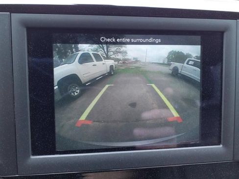 Used 2020 Chrysler Pacifica Touring-L FWD image 18