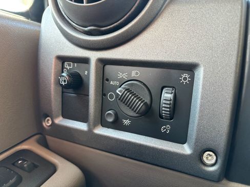 Used 2003 HUMMER H2 w/ Preferred Equipment Group image 28