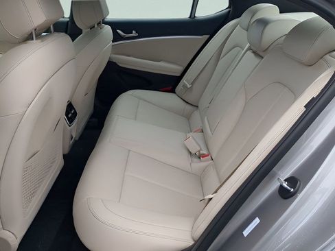 Used 2026 Genesis G70 2.5T image 12