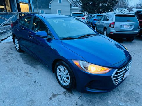 Used 2017 Hyundai Elantra SE image 3