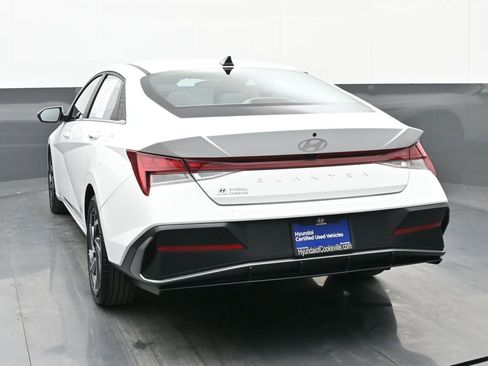 Certified 2025 Hyundai Elantra SEL image 5