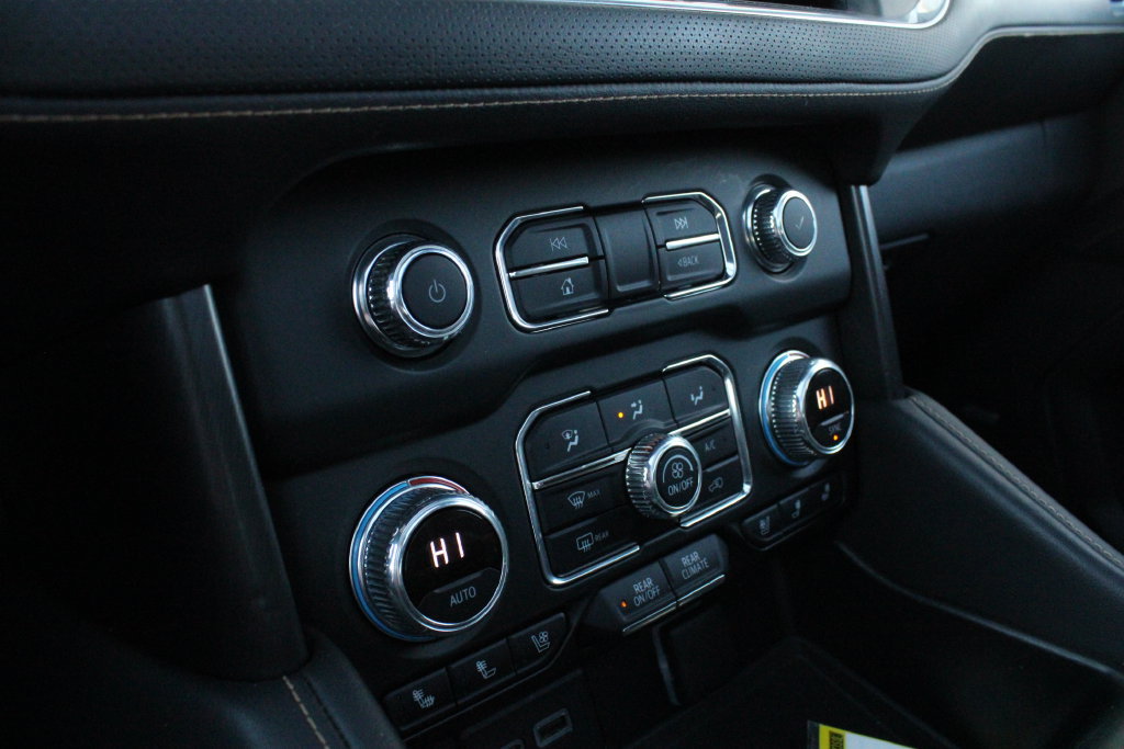 Used 2021 GMC Yukon AT4 w/ AT4 Premium Plus Package AWD/4WD image 15