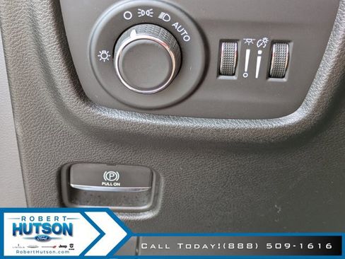Used 2023 Jeep Grand Cherokee L Laredo image 27