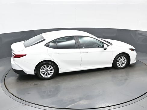 Used 2025 Toyota Camry LE FWD image 39