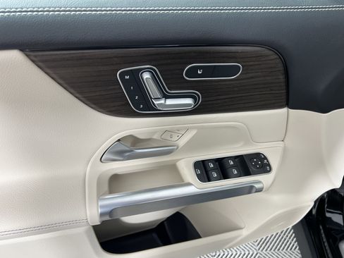 New 2026 Mercedes-Benz GLB 250 4MATIC image 19