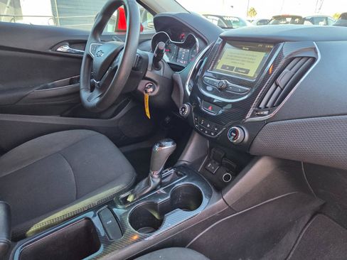 Used 2018 Chevrolet Cruze LT FWD image 13