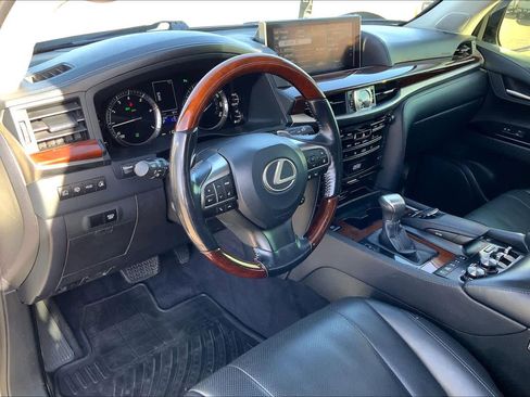 Used 2017 Lexus LX 570 w/ Luxury Package image 18