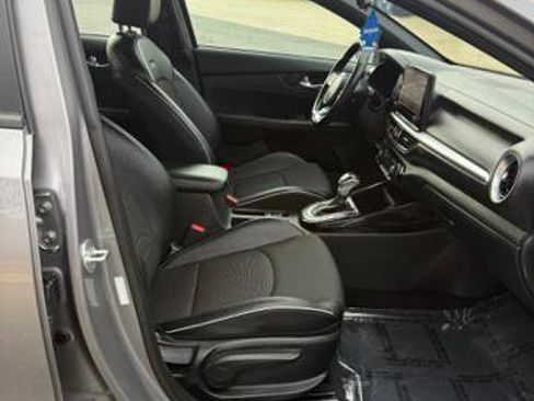 Used 2023 Kia Forte GT-Line w/ GT-Line Premium Package image 11