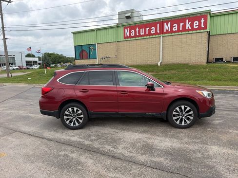 Used 2016 Subaru Outback 2.5i Limited AWD/4WD image 2