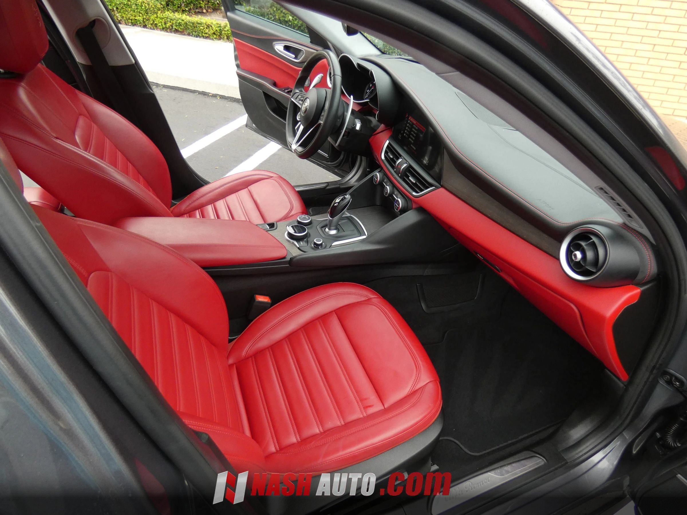 Used 2018 Alfa Romeo Giulia Ti w/ Quick Order Package 22X Lusso AWD/4WD image 26