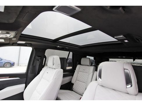 New 2026 Cadillac Escalade Platinum Sport w/ LPO, ONYX Package AWD/4WD image 24