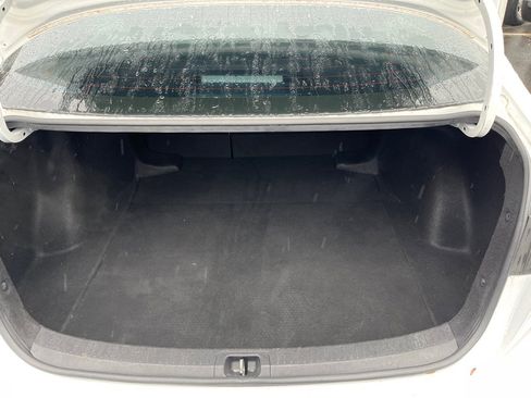 Used 2021 Toyota Corolla LE image 12