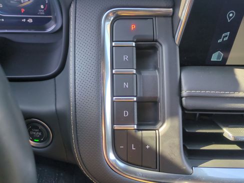 Certified 2024 Chevrolet Suburban Premier w/ Premium Package image 16