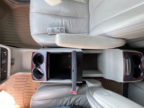 Used 2011 Toyota Sienna Limited image 18