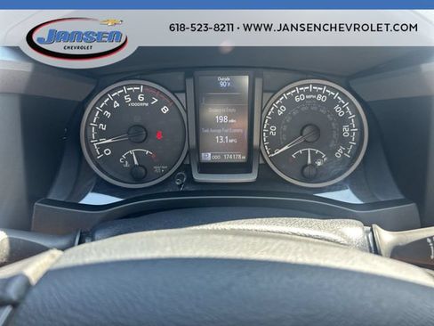 Used 2017 Toyota Tacoma TRD Sport AWD/4WD image 11