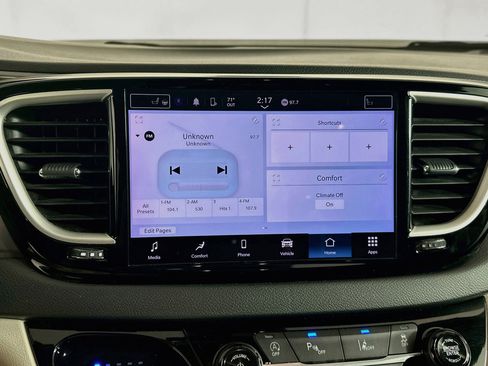 Used 2024 Chrysler Pacifica Touring-L FWD image 21