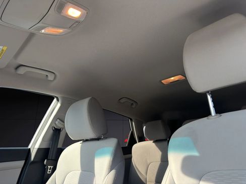 Used 2019 Hyundai Tucson SE image 15