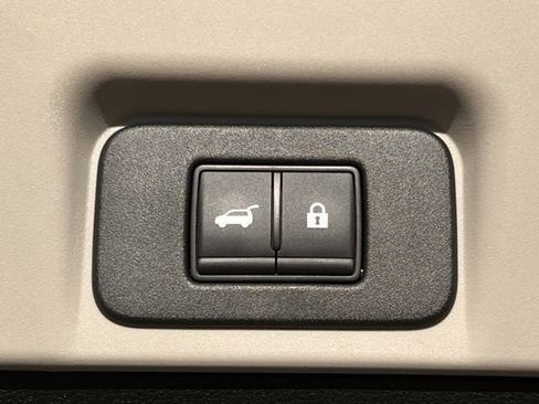 Used 2023 Nissan Ariya Platinum+ image 28