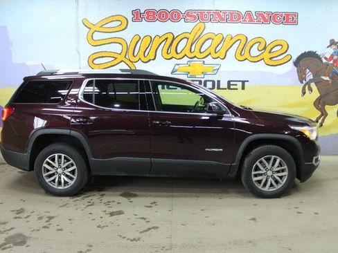 Used 2017 GMC Acadia SLE image 1