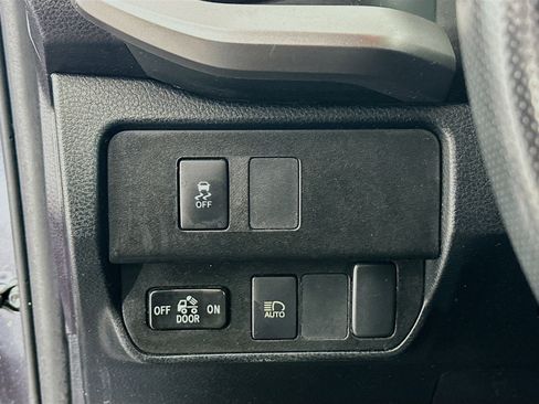 Used 2020 Toyota Tacoma SR5 image 17