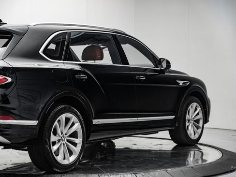 Used 2023 Bentley Bentayga Extended Wheelbase AWD/4WD image 16