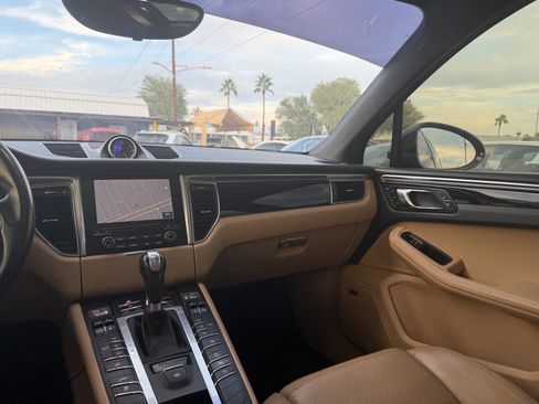 Used 2017 Porsche Macan image 23