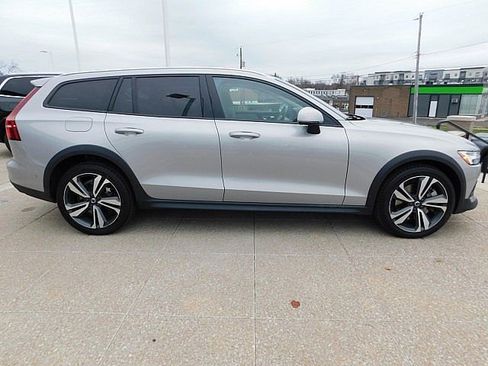 Certified 2024 Volvo V60 B5 Cross Country Plus image 7