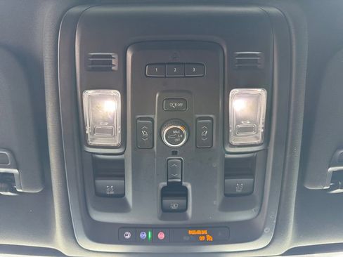 Used 2023 GMC Yukon XL Denali image 28