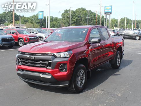 Used 2023 Chevrolet Colorado LT w/ LT Convenience Package II AWD/4WD image 8