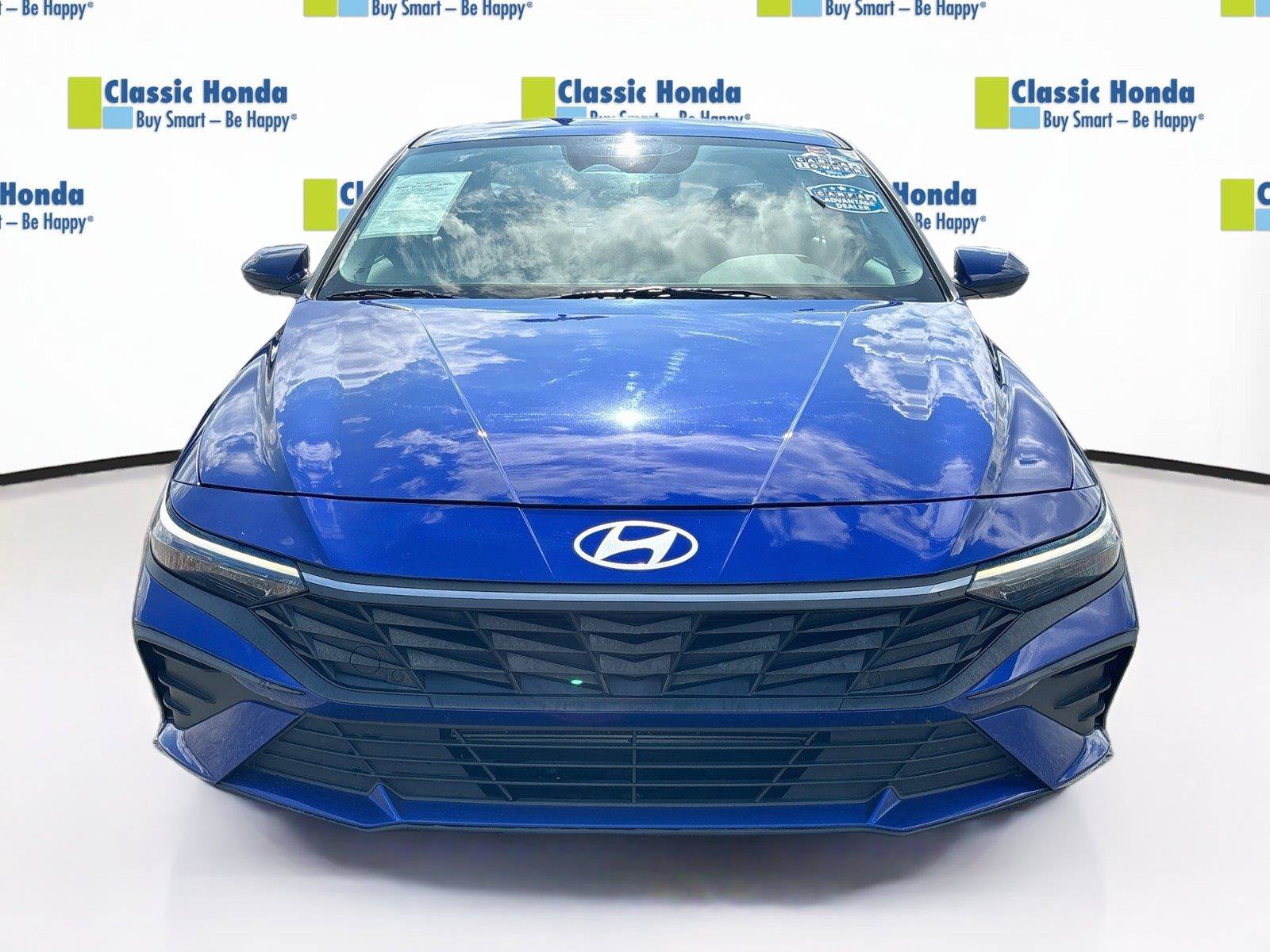 Used 2024 Hyundai Elantra SEL FWD image 2