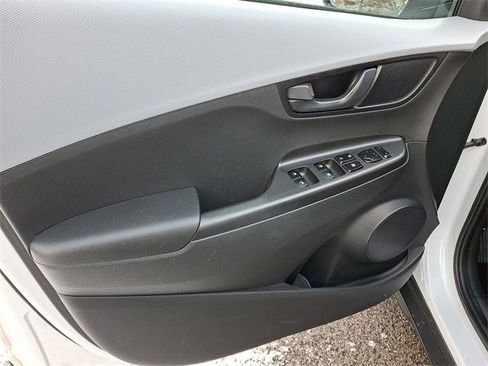 Used 2019 Hyundai Kona SEL image 12