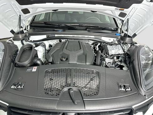 New 2026 Porsche Macan image 33