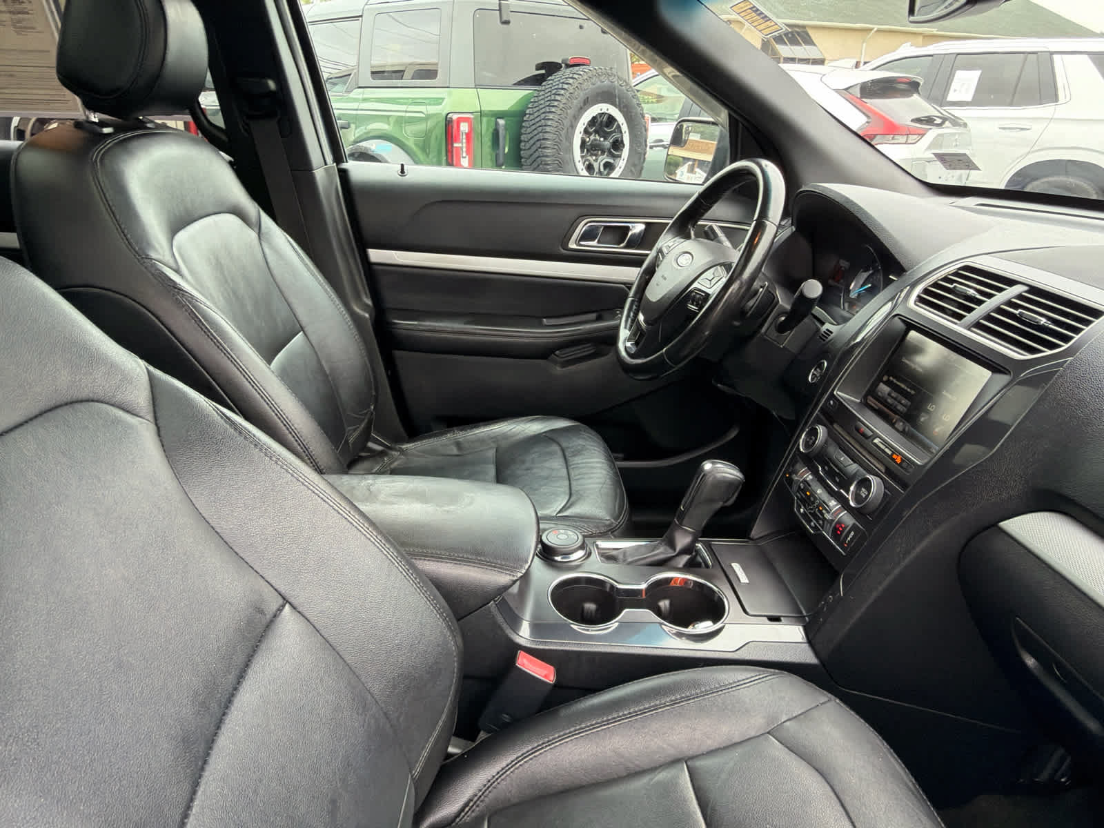 Used 2016 Ford Explorer XLT w/ Equipment Group 202A AWD/4WD image 10